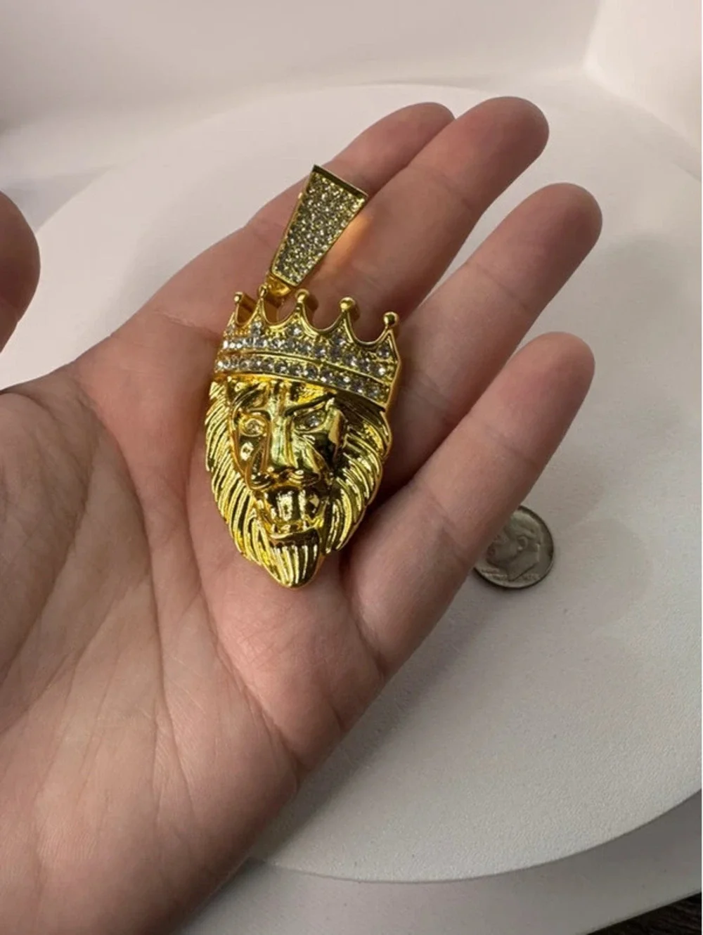 Hefty lion pendant